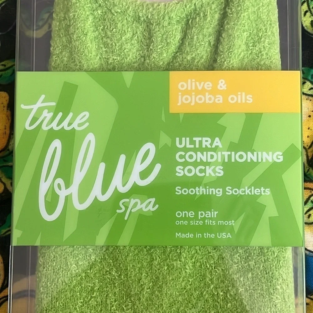 Brand New Bath & Body Works True Blue Ultra Conditioning Socks Soothing Socklets
